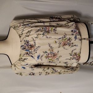 ⭐4/$20 Pretty floral peasant blouse